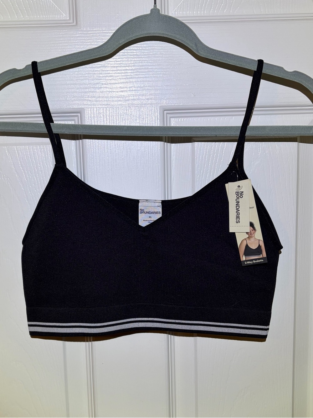 NWT No Boundaries Black Seamless 2-Way Bralette with Stripe Bottom Band. XL